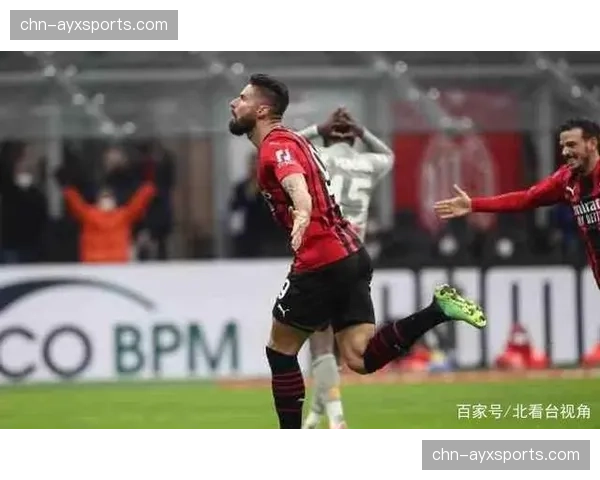 赛场花絮：大雨导致热那亚主场部分看台漏水，比赛短暂中断